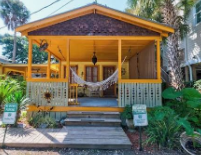 Cozy beach cottage rental on Folly Beach